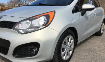 Kia Rio SX| LEATHER| SUNROOF| BLUETOOTH| 17,889KMS – Kitchener full