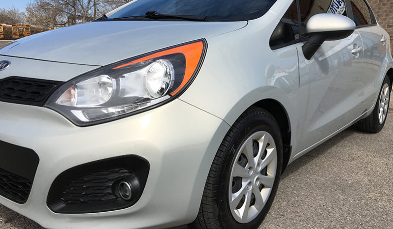 Kia Rio SX| LEATHER| SUNROOF| BLUETOOTH| 17,889KMS – Kitchener full