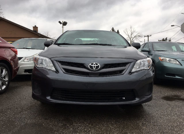 2013 Toyota Corolla Sedan full