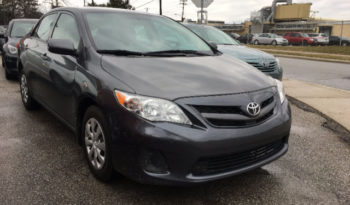 2013 Toyota Corolla Sedan full