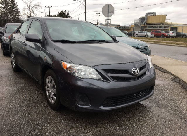 2013 Toyota Corolla Sedan full