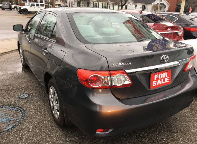 2013 Toyota Corolla Sedan full