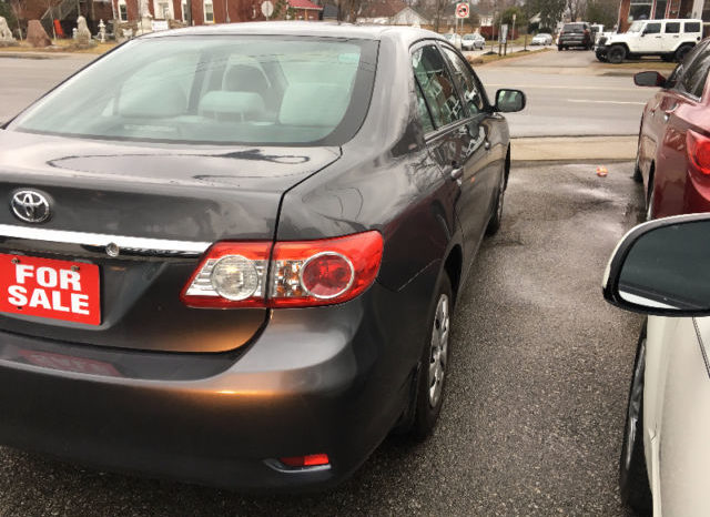 2013 Toyota Corolla Sedan full