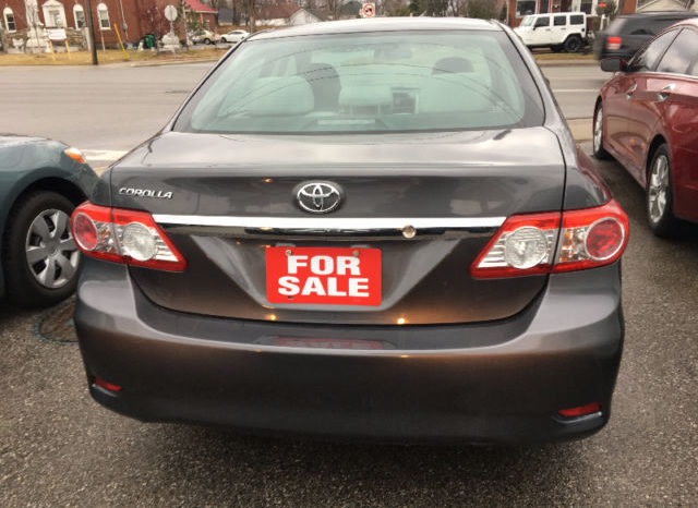 2013 Toyota Corolla Sedan full