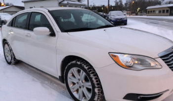 2013 Chrysler 200/Certified/Accident free/Electric Heated Seats full