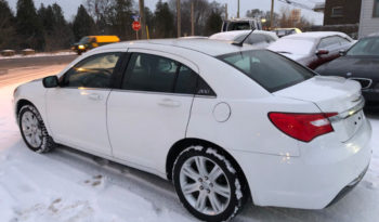 2013 Chrysler 200/Certified/Accident free/Electric Heated Seats full