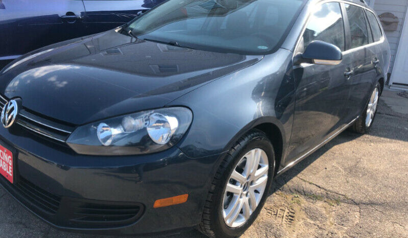2010 Volkswagen Golf/Certified/Panoramic Roof/We Approve All full