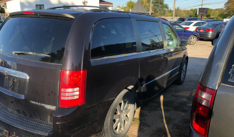 2010 Chrysler Town N Country/Navigation/Leather Heated Seats/Sunroof full