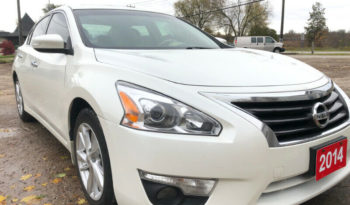 2014 Nissan Altima/Navigation/Leather heated Seats/Certified full