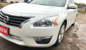 2014 Nissan Altima/Navigation/Leather heated Seats/Certified full