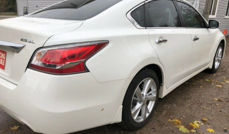 2014 Nissan Altima/Navigation/Leather heated Seats/Certified full