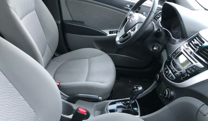2013 Hyundai Accent full