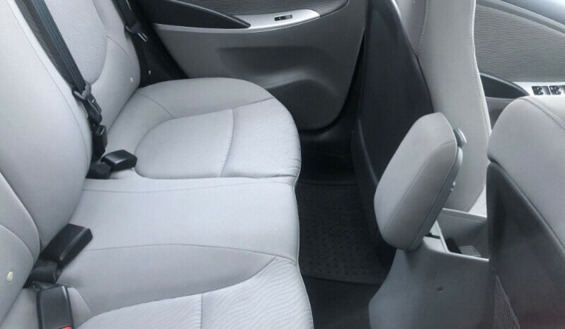 2013 Hyundai Accent full