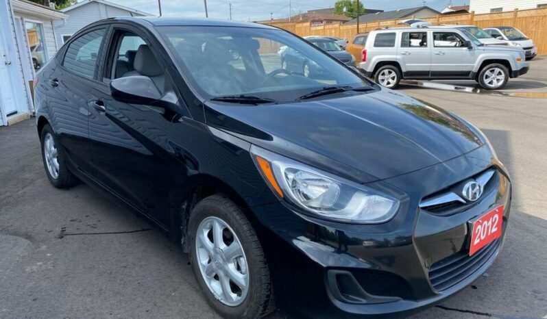 2012 Hyundai Accent full