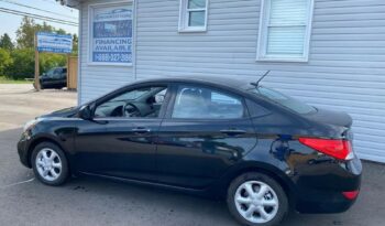 2012 Hyundai Accent full