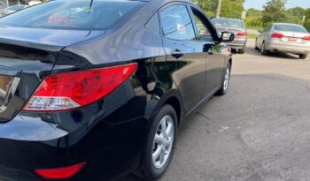 2012 Hyundai Accent full