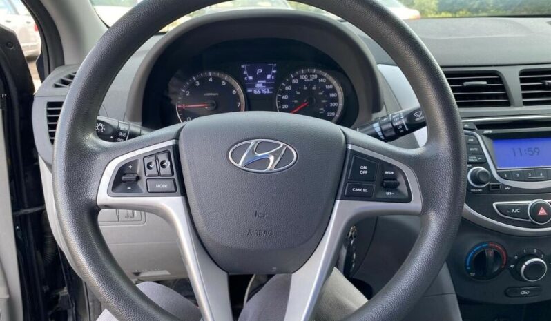 2012 Hyundai Accent full