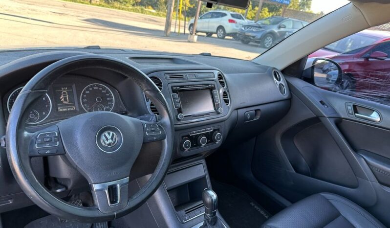 Volkswagen Tiguan 2012 full