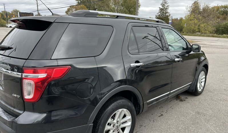 Ford Explorer XLT 4WD 2011 full