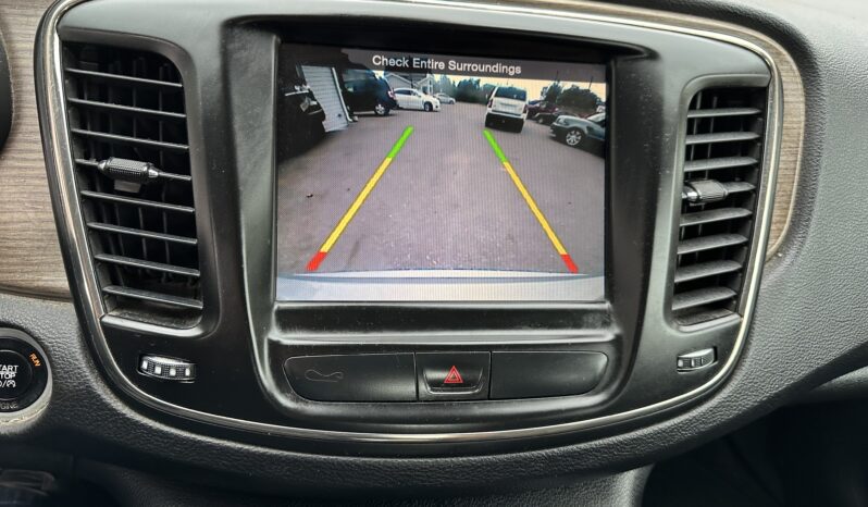 2015 Chrysler 200 4dr Sdn C FWD full