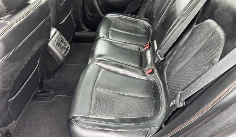 2015 Chrysler 200 4dr Sdn C FWD full