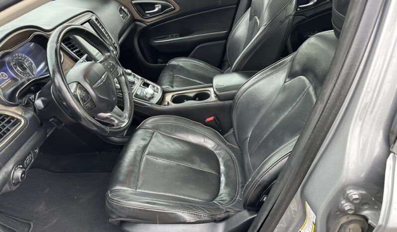 2015 Chrysler 200 4dr Sdn C FWD full