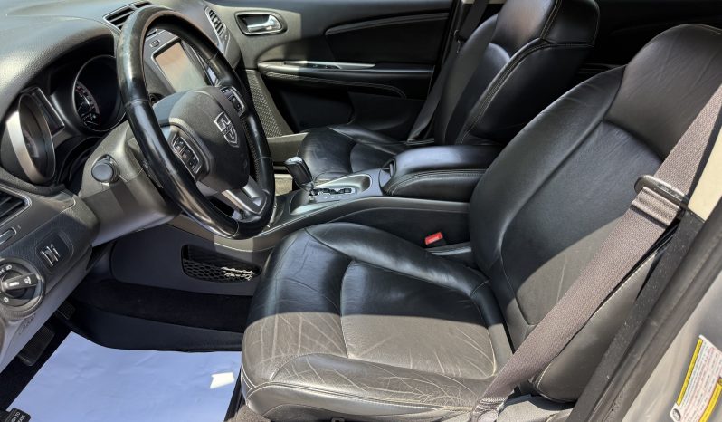 2017 Dodge crossroad all-wheel drive (AWD) 7-seater full