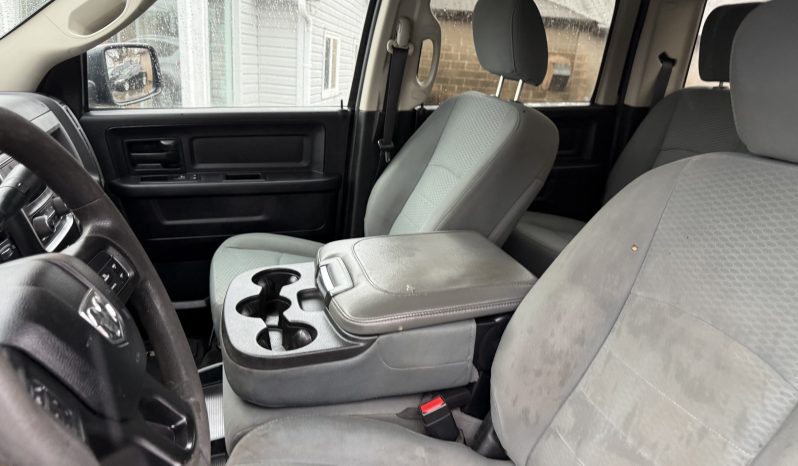 2016 Ram 1500 4wd crew cab 140.5″ st full