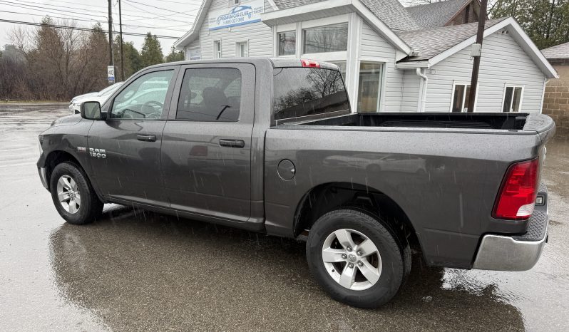 2016 Ram 1500 4wd crew cab 140.5″ st full