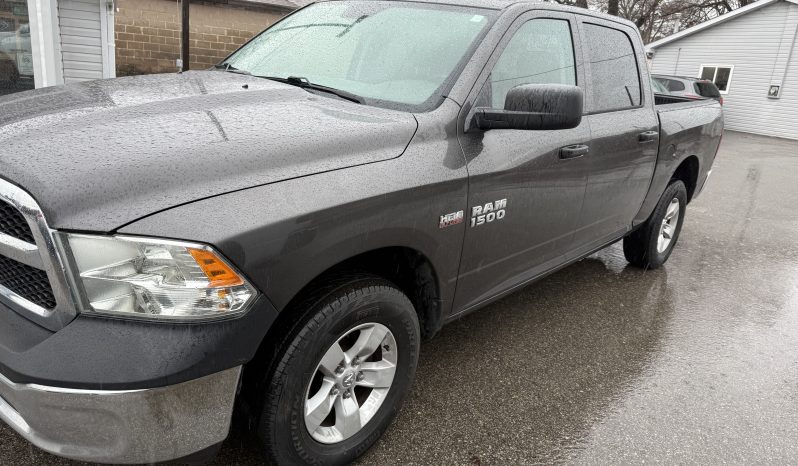 2016 Ram 1500 4wd crew cab 140.5″ st